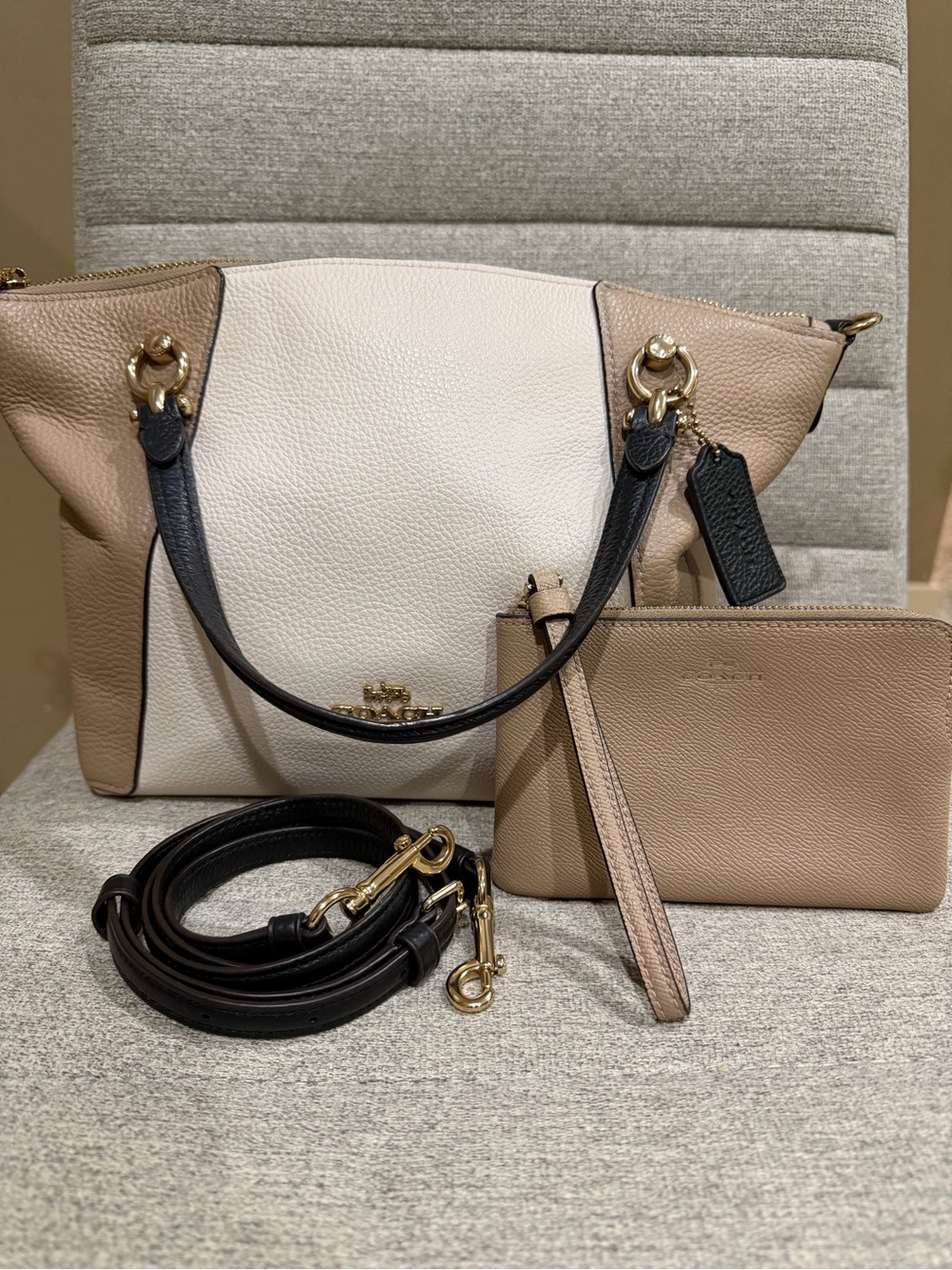 Coach Colorblock Pebbled Leather Crossbody Tote Matching Wristlet White Beige